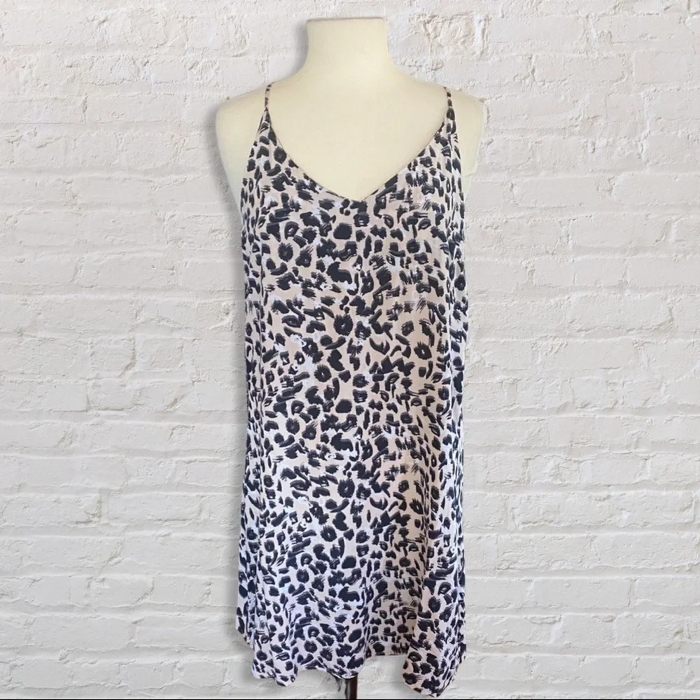 Velvet Heart Animal print dress size: M